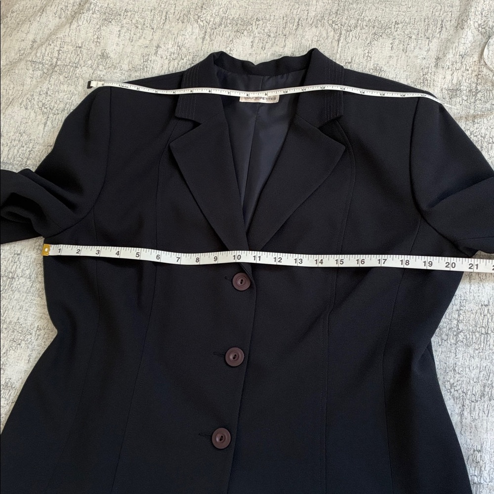Laura Studio Petites Navy Blazer; Stitching Detail on Collar; Lined; Size: 12P - Picture 9 of 10